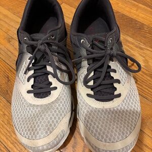 Mens Size 11.5 tennis shoes